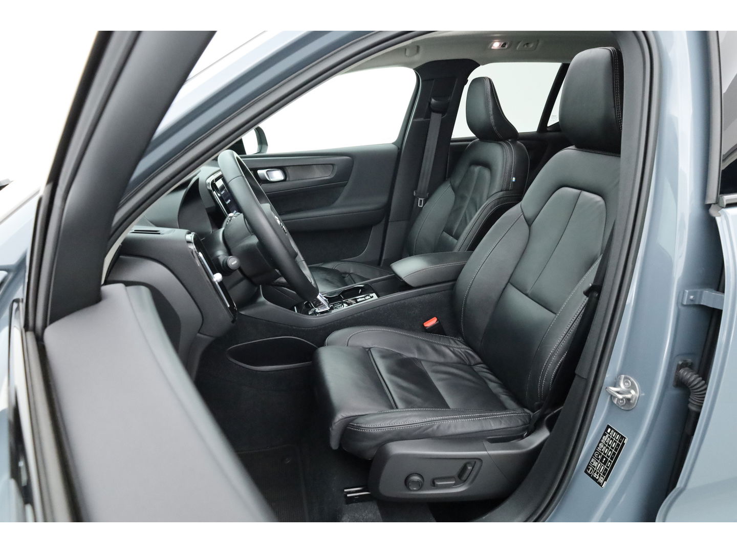 Volvo XC40 T5 Recharge Ultimate Dark | Pano | Pilot Assist | Camera | Leder | Elek. Stoelen | 20''