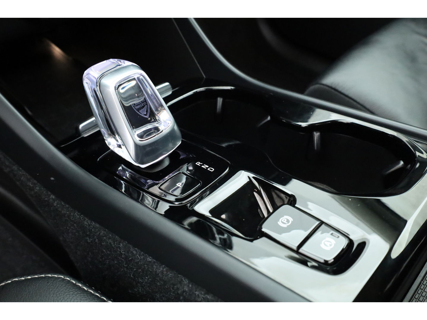 Volvo XC40 T5 Recharge Ultimate Dark | Pano | Pilot Assist | Camera | Leder | Elek. Stoelen | 20''