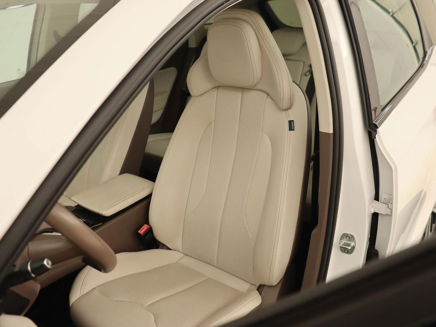 Aiways U5 63kWh Showroom | Adpative cruise | Leder | 360 Camera | Full LED | Keyless | Parkeerhulp | 19'' | Digital Cockpit | Climate control
