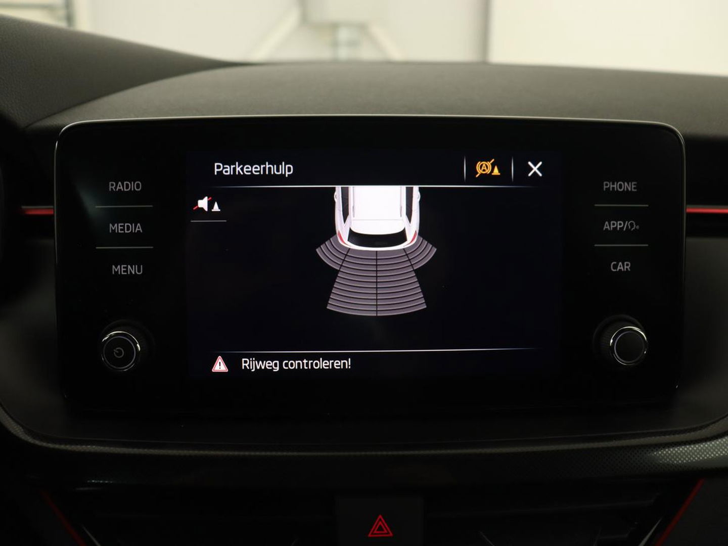 Škoda Kamiq 1.0 TSI Sport | Carplay | Climate control | Parkeerhulp | Cruise control | Full LED | DAB | Sportstoelen | Bluetooth | Sportstuur
