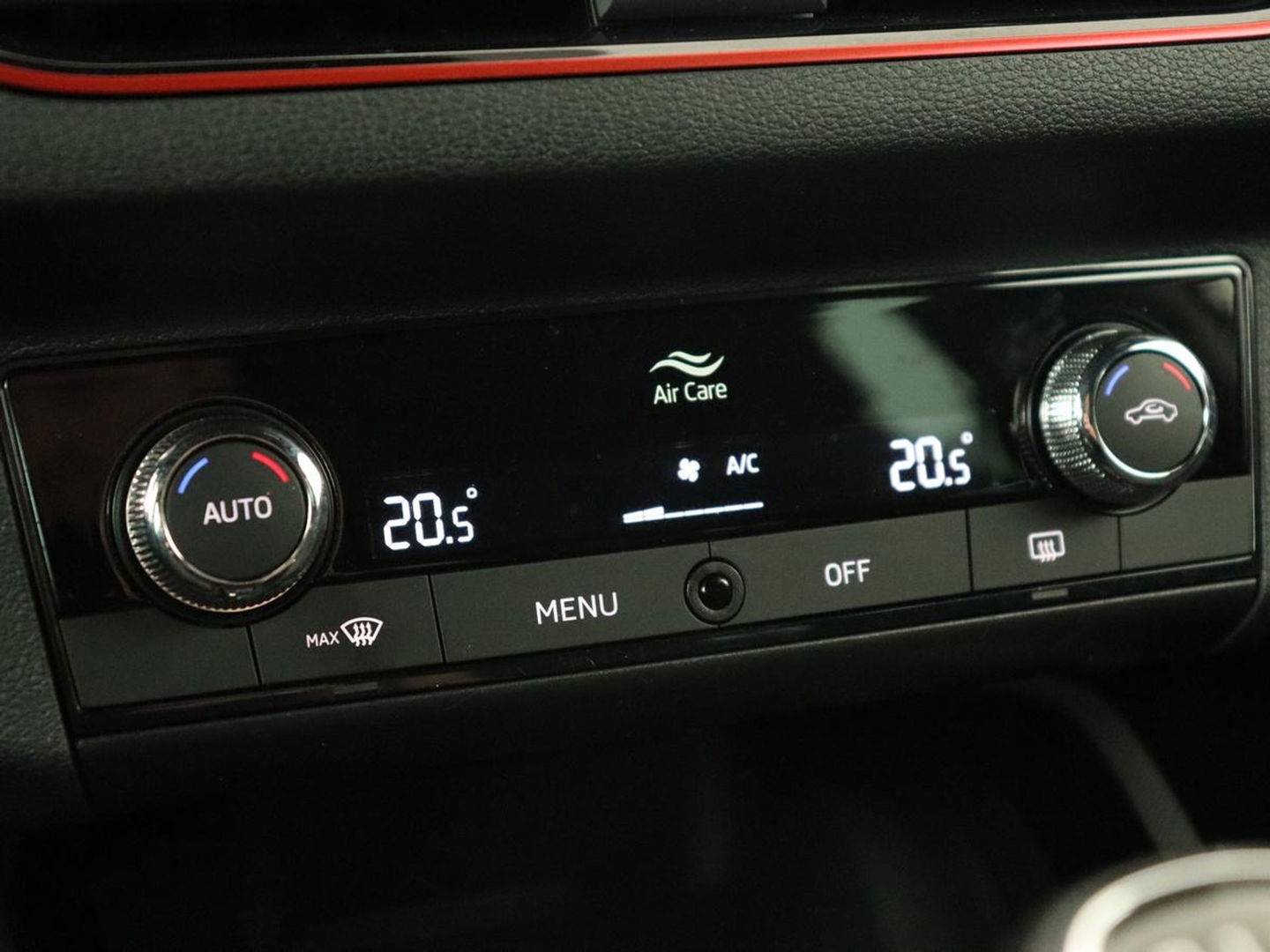Škoda Kamiq 1.0 TSI Sport | Carplay | Climate control | Parkeerhulp | Cruise control | Full LED | DAB | Sportstoelen | Bluetooth | Sportstuur