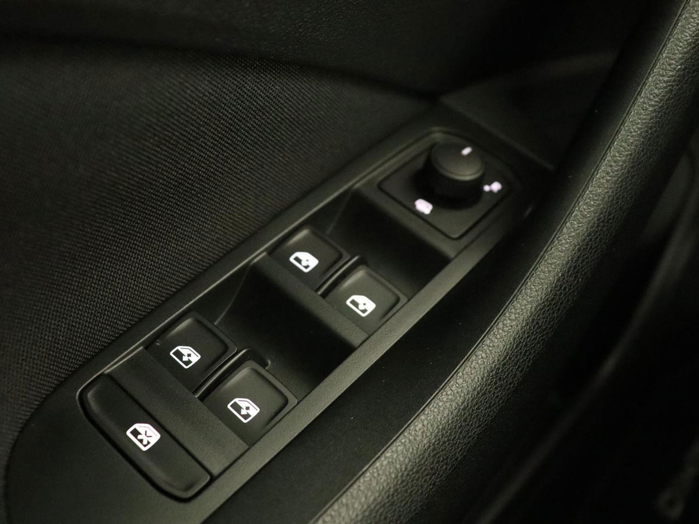 Škoda Kamiq 1.0 TSI Sport | Carplay | Climate control | Parkeerhulp | Cruise control | Full LED | DAB | Sportstoelen | Bluetooth | Sportstuur