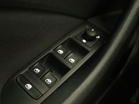 Škoda Kamiq 1.0 TSI Sport | Carplay | Climate control | Parkeerhulp | Cruise control | Full LED | DAB | Sportstoelen | Bluetooth | Sportstuur