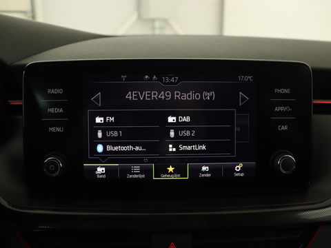 Škoda Kamiq 1.0 TSI Sport | Carplay | Climate control | Parkeerhulp | Cruise control | Full LED | DAB | Sportstoelen | Bluetooth | Sportstuur