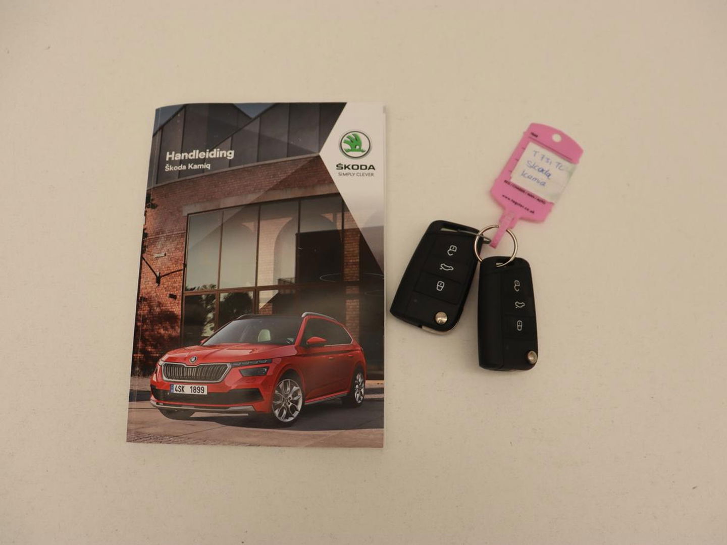 Škoda Kamiq 1.0 TSI Sport | Carplay | Climate control | Parkeerhulp | Cruise control | Full LED | DAB | Sportstoelen | Bluetooth | Sportstuur