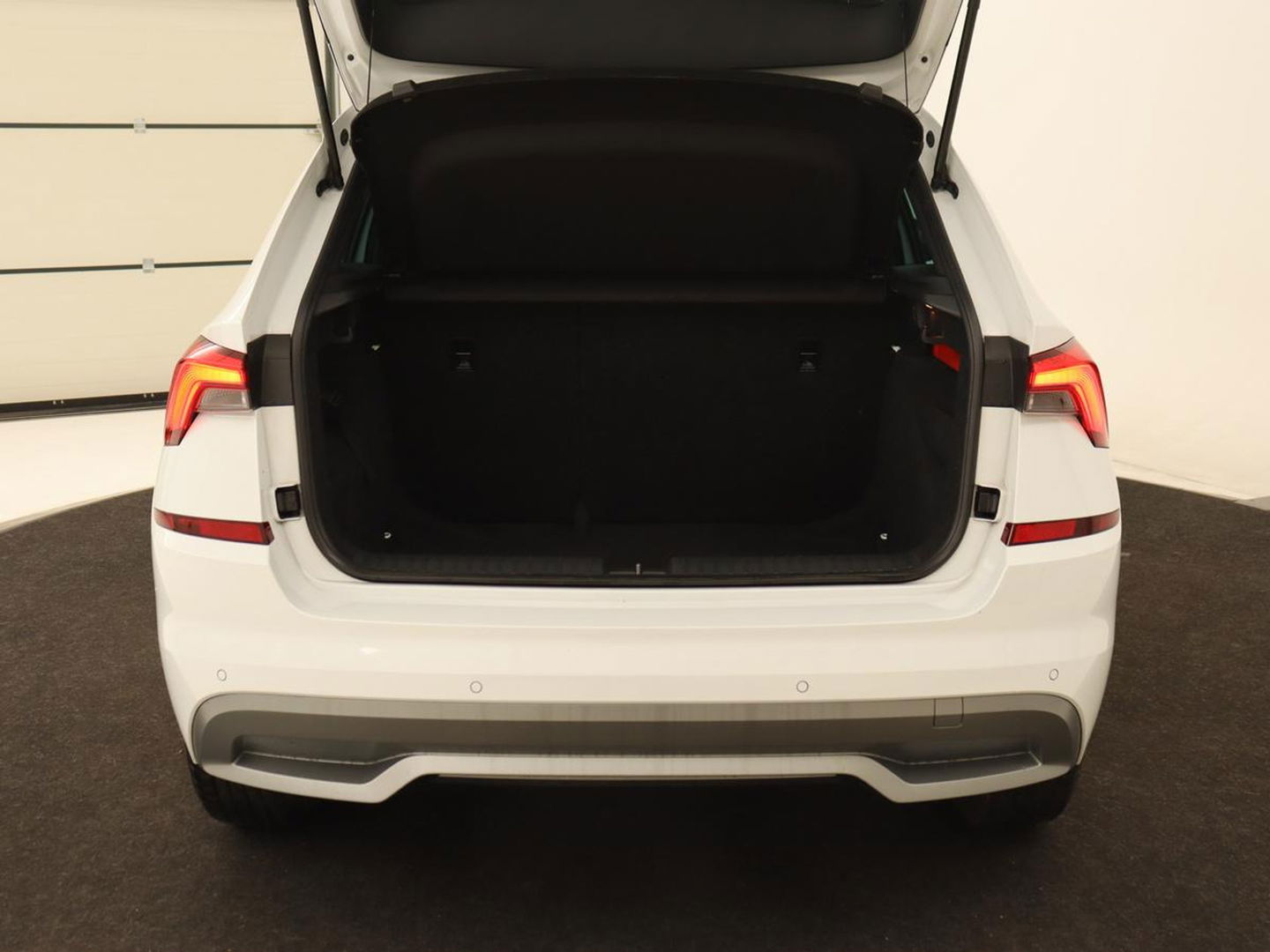 Škoda Kamiq 1.0 TSI Sport | Carplay | Climate control | Parkeerhulp | Cruise control | Full LED | DAB | Sportstoelen | Bluetooth | Sportstuur