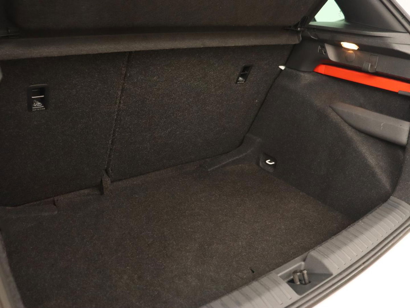 Škoda Kamiq 1.0 TSI Sport | Carplay | Climate control | Parkeerhulp | Cruise control | Full LED | DAB | Sportstoelen | Bluetooth | Sportstuur