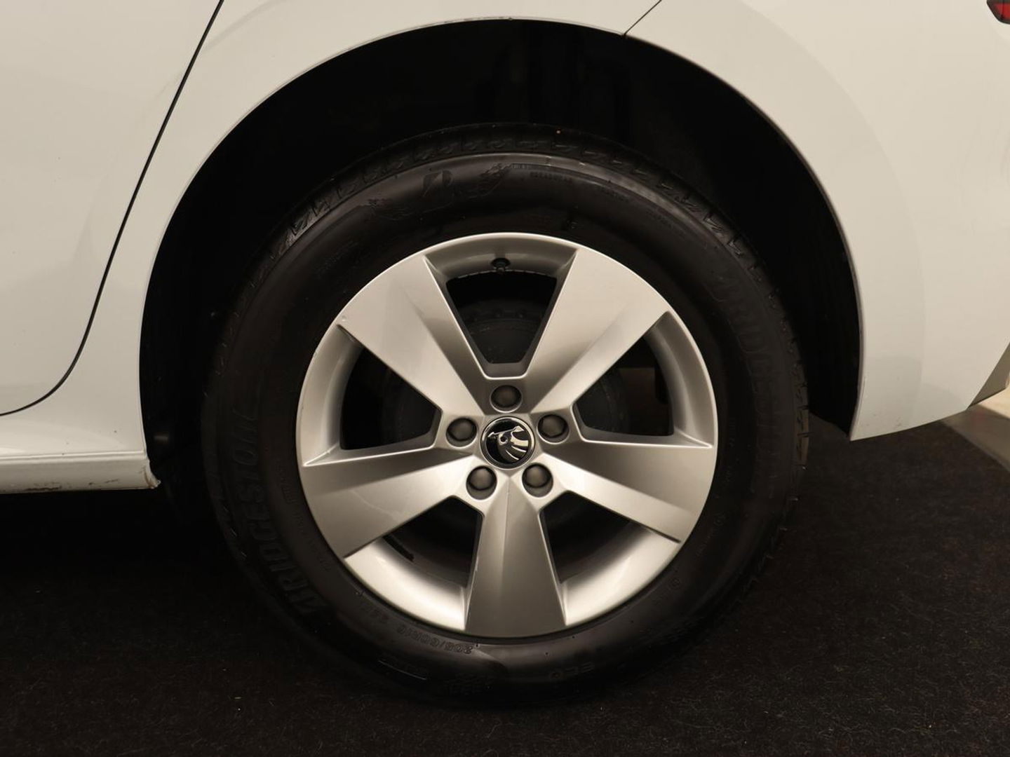 Škoda Kamiq 1.0 TSI Sport | Carplay | Climate control | Parkeerhulp | Cruise control | Full LED | DAB | Sportstoelen | Bluetooth | Sportstuur