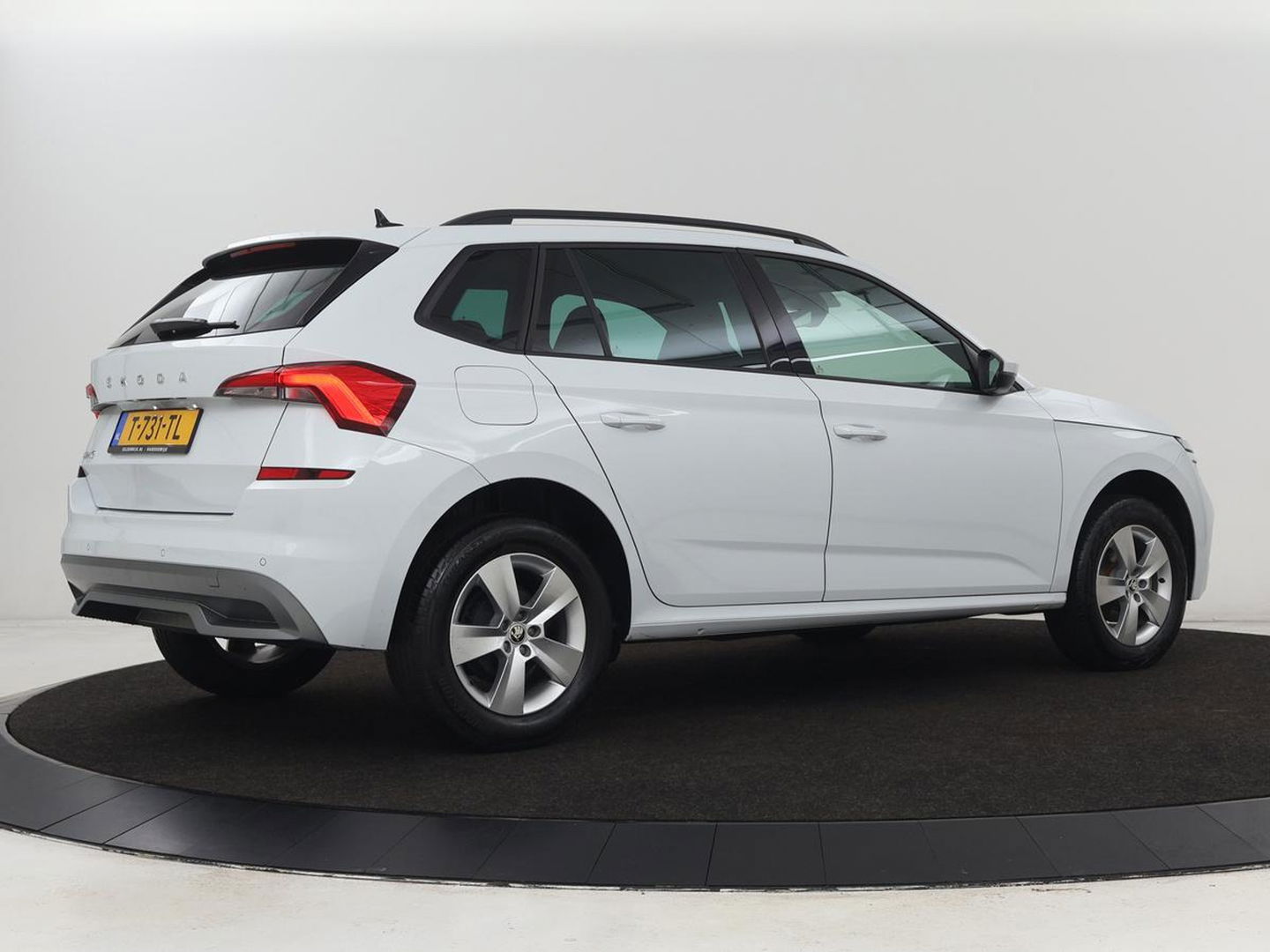 Škoda Kamiq 1.0 TSI Sport | Carplay | Climate control | Parkeerhulp | Cruise control | Full LED | DAB | Sportstoelen | Bluetooth | Sportstuur