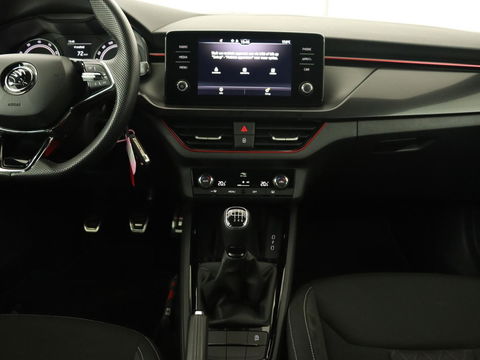 Škoda Kamiq 1.0 TSI Sport | Carplay | Climate control | Parkeerhulp | Cruise control | Full LED | DAB | Sportstoelen | Bluetooth | Sportstuur