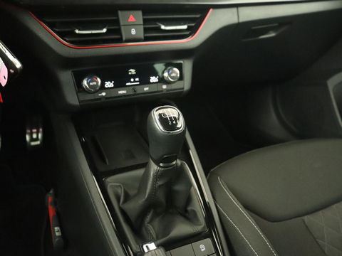 Škoda Kamiq 1.0 TSI Sport | Carplay | Climate control | Parkeerhulp | Cruise control | Full LED | DAB | Sportstoelen | Bluetooth | Sportstuur