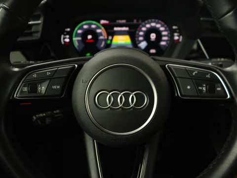 Audi A3 45 TFSI e S Line | Stoelverwarming | Camera | Sfeerverlichting | Virtual Cockpit | Carplay | Navigatie | Sportstoelen | 18'' | Climate control | PHEV | Plug In