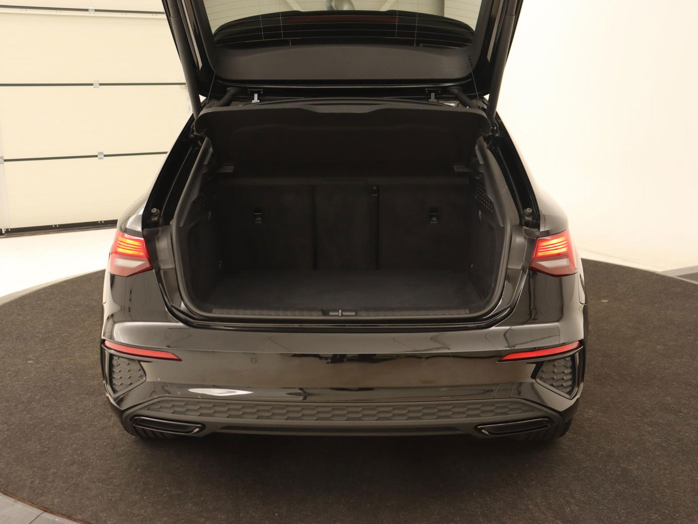 Audi A3 45 TFSI e S Line | Stoelverwarming | Camera | Sfeerverlichting | Virtual Cockpit | Carplay | Navigatie | Sportstoelen | 18'' | Climate control | PHEV | Plug In