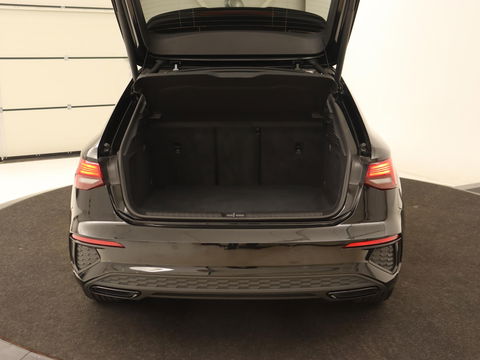 Audi A3 45 TFSI e S Line | Stoelverwarming | Camera | Sfeerverlichting | Virtual Cockpit | Carplay | Navigatie | Sportstoelen | 18'' | Climate control | PHEV | Plug In