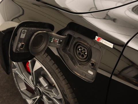 Audi A3 45 TFSI e S Line | Stoelverwarming | Camera | Sfeerverlichting | Virtual Cockpit | Carplay | Navigatie | Sportstoelen | 18'' | Climate control | PHEV | Plug In