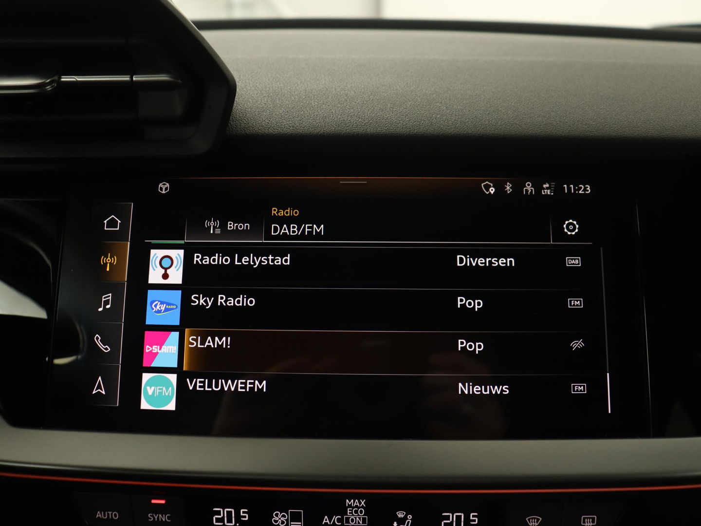 Audi A3 45 TFSI e S Line | Stoelverwarming | Camera | Sfeerverlichting | Virtual Cockpit | Carplay | Navigatie | Sportstoelen | 18'' | Climate control | PHEV | Plug In