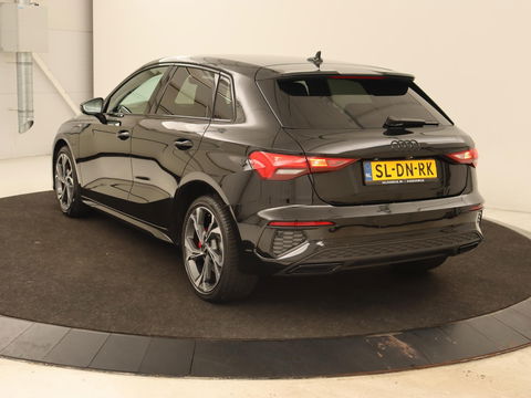 Audi A3 45 TFSI e S Line | Stoelverwarming | Camera | Sfeerverlichting | Virtual Cockpit | Carplay | Navigatie | Sportstoelen | 18'' | Climate control | PHEV | Plug In