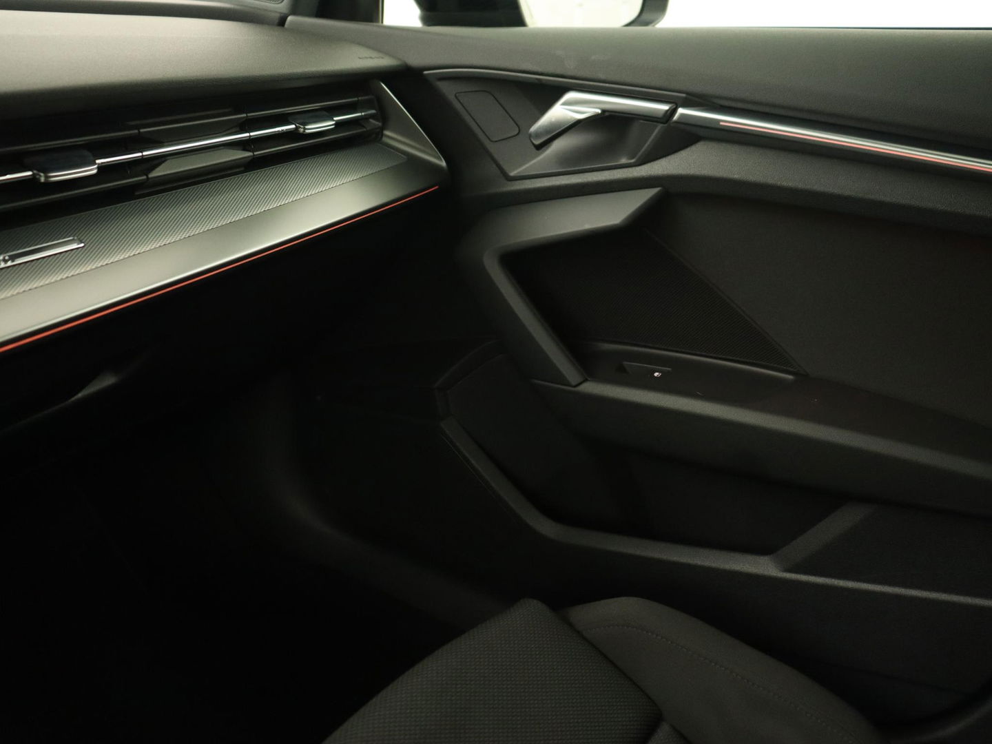 Audi A3 45 TFSI e S Line | Stoelverwarming | Camera | Sfeerverlichting | Virtual Cockpit | Carplay | Navigatie | Sportstoelen | 18'' | Climate control | PHEV | Plug In