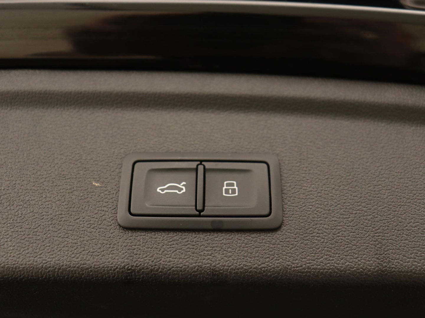 Audi A3 45 TFSI e S Line | Stoelverwarming | Camera | Sfeerverlichting | Virtual Cockpit | Carplay | Navigatie | Sportstoelen | 18'' | Climate control | PHEV | Plug In