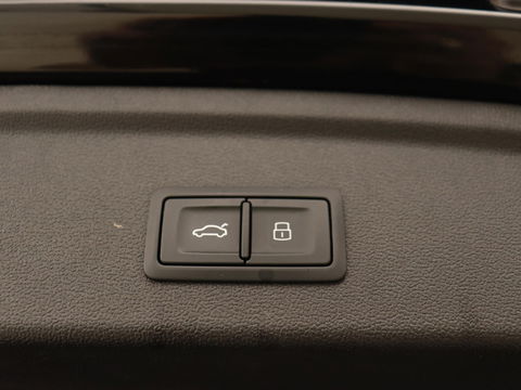 Audi A3 45 TFSI e S Line | Stoelverwarming | Camera | Sfeerverlichting | Virtual Cockpit | Carplay | Navigatie | Sportstoelen | 18'' | Climate control | PHEV | Plug In