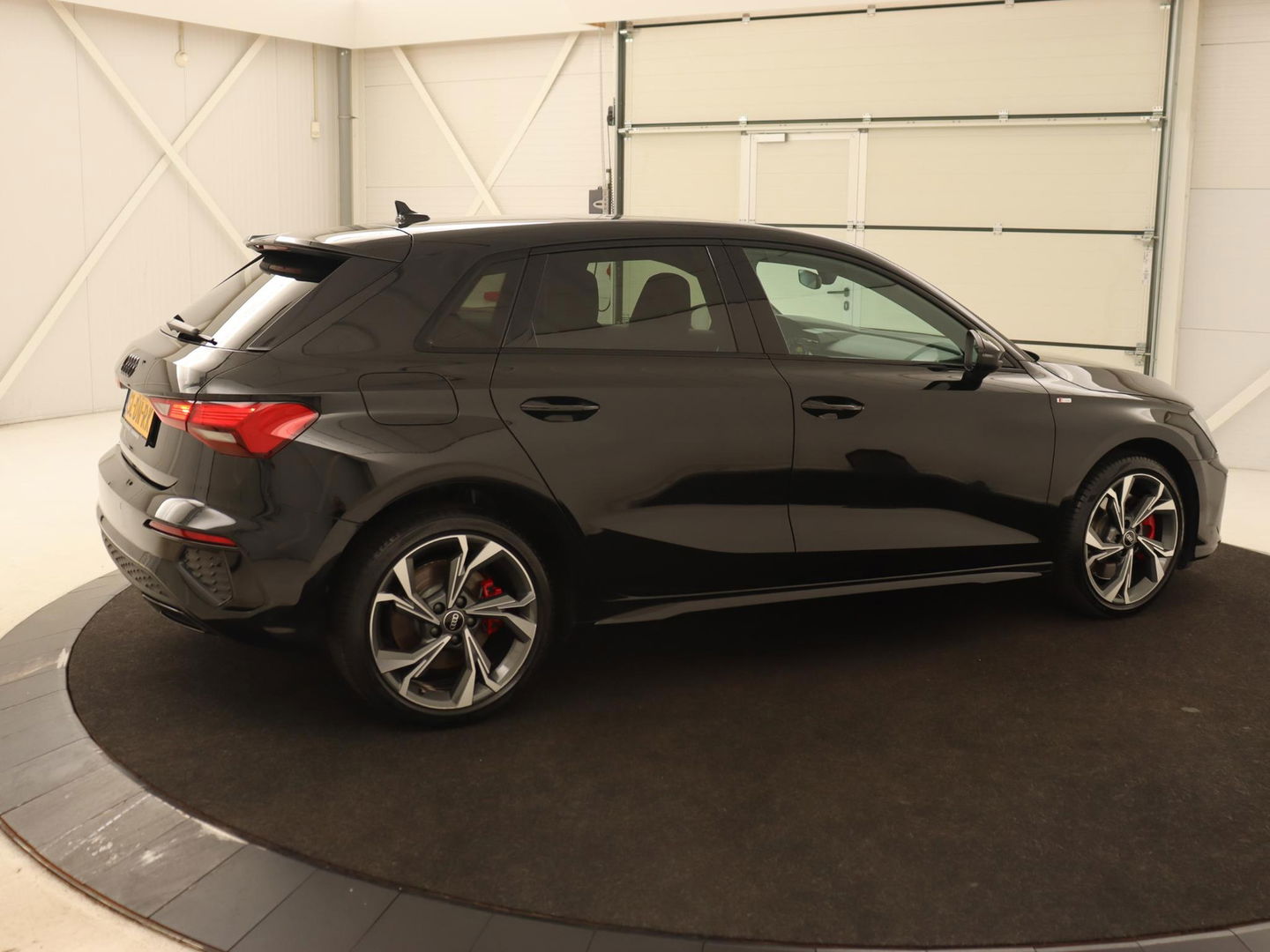 Audi A3 45 TFSI e S Line | Stoelverwarming | Camera | Sfeerverlichting | Virtual Cockpit | Carplay | Navigatie | Sportstoelen | 18'' | Climate control | PHEV | Plug In