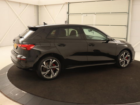 Audi A3 45 TFSI e S Line | Stoelverwarming | Camera | Sfeerverlichting | Virtual Cockpit | Carplay | Navigatie | Sportstoelen | 18'' | Climate control | PHEV | Plug In