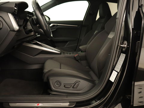 Audi A3 45 TFSI e S Line | Stoelverwarming | Camera | Sfeerverlichting | Virtual Cockpit | Carplay | Navigatie | Sportstoelen | 18'' | Climate control | PHEV | Plug In