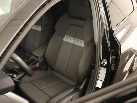 Audi A3 45 TFSI e S Line | Stoelverwarming | Camera | Sfeerverlichting | Virtual Cockpit | Carplay | Navigatie | Sportstoelen | 18'' | Climate control | PHEV | Plug In