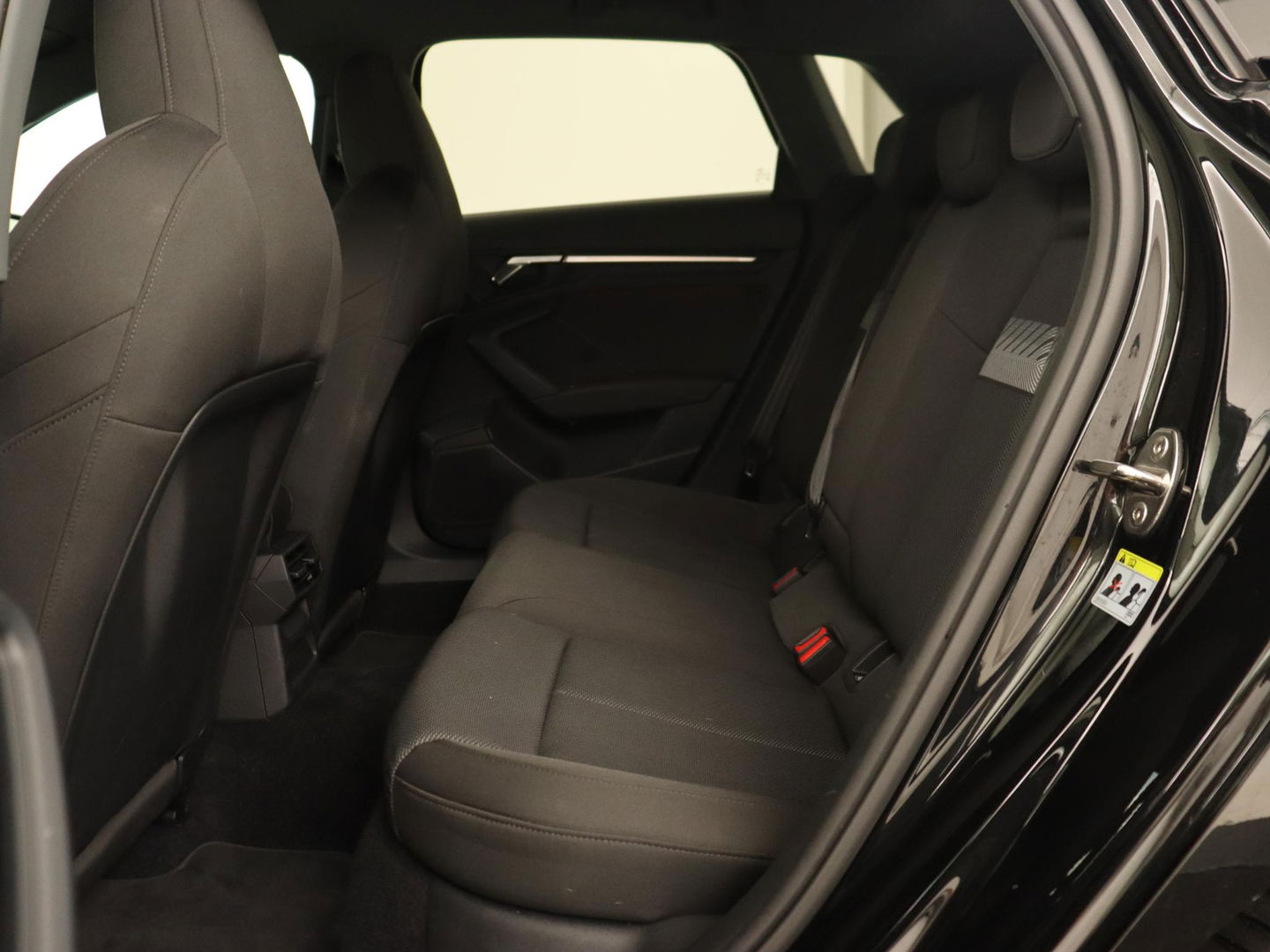 Audi A3 45 TFSI e S Line | Stoelverwarming | Camera | Sfeerverlichting | Virtual Cockpit | Carplay | Navigatie | Sportstoelen | 18'' | Climate control | PHEV | Plug In