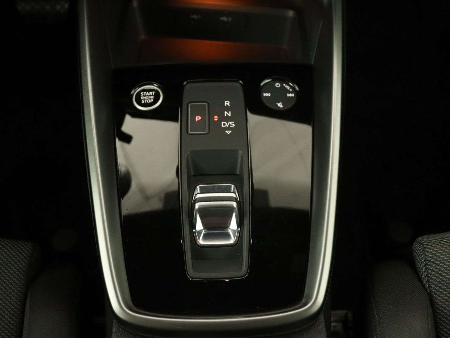Audi A3 45 TFSI e S Line | Stoelverwarming | Camera | Sfeerverlichting | Virtual Cockpit | Carplay | Navigatie | Sportstoelen | 18'' | Climate control | PHEV | Plug In