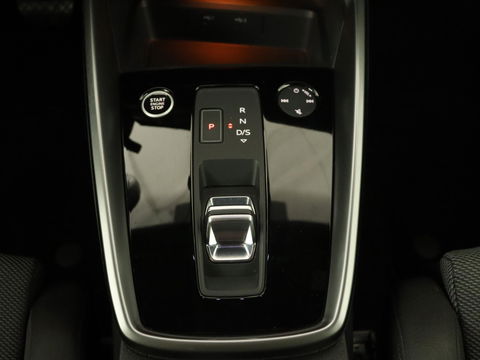 Audi A3 45 TFSI e S Line | Stoelverwarming | Camera | Sfeerverlichting | Virtual Cockpit | Carplay | Navigatie | Sportstoelen | 18'' | Climate control | PHEV | Plug In
