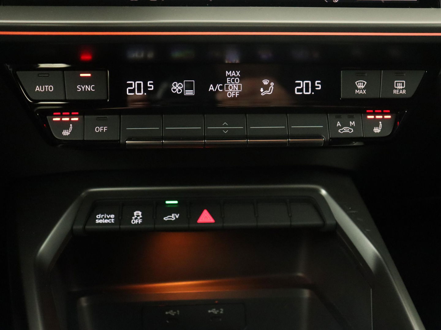Audi A3 45 TFSI e S Line | Stoelverwarming | Camera | Sfeerverlichting | Virtual Cockpit | Carplay | Navigatie | Sportstoelen | 18'' | Climate control | PHEV | Plug In