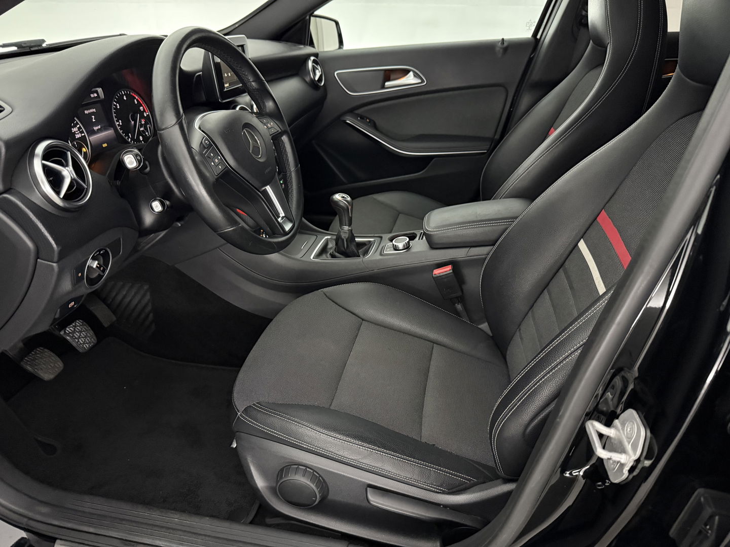 Mercedes-Benz A-Klasse 180 CDI | LED | Airco | Cruise | Navi | Parkeersens. | NAP