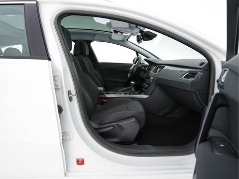 Peugeot 508 SW 1.6 e-HDi Active Aut. *PANO | HEAD-UP | XENON | NAVI-FULLMAP | COMFORT-SEATS | ECC | SHIFT-PADDLES | PDC |  PRIVACY-GLASS | CRUISE | 17''ALU*