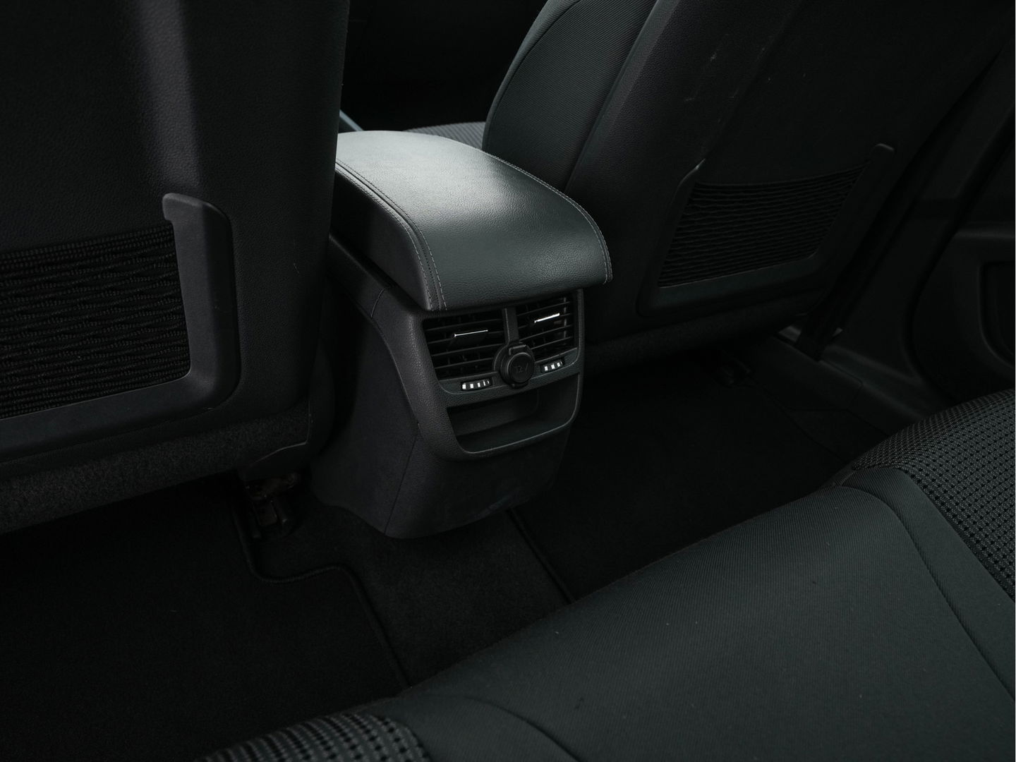 Peugeot 508 SW 1.6 e-HDi Active Aut. *PANO | HEAD-UP | XENON | NAVI-FULLMAP | COMFORT-SEATS | ECC | SHIFT-PADDLES | PDC |  PRIVACY-GLASS | CRUISE | 17''ALU*