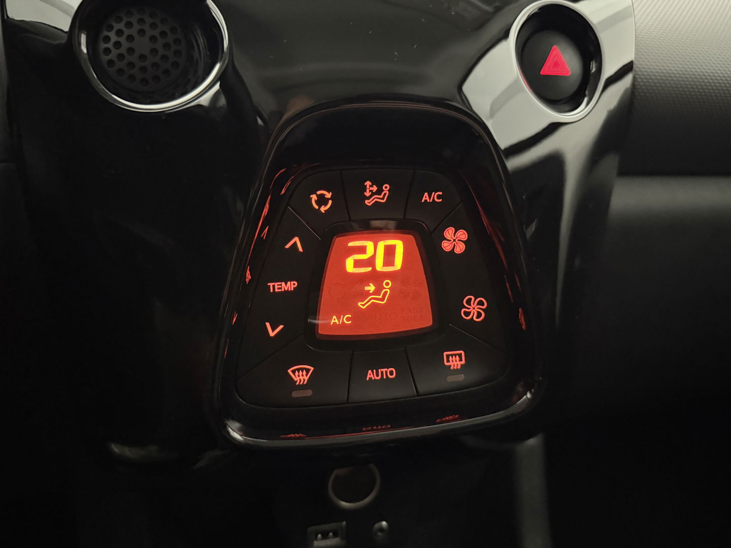 Peugeot 108 1.0 e-VTi Allure | Carplay | LED | Camera | Clima | Cruise | NAP