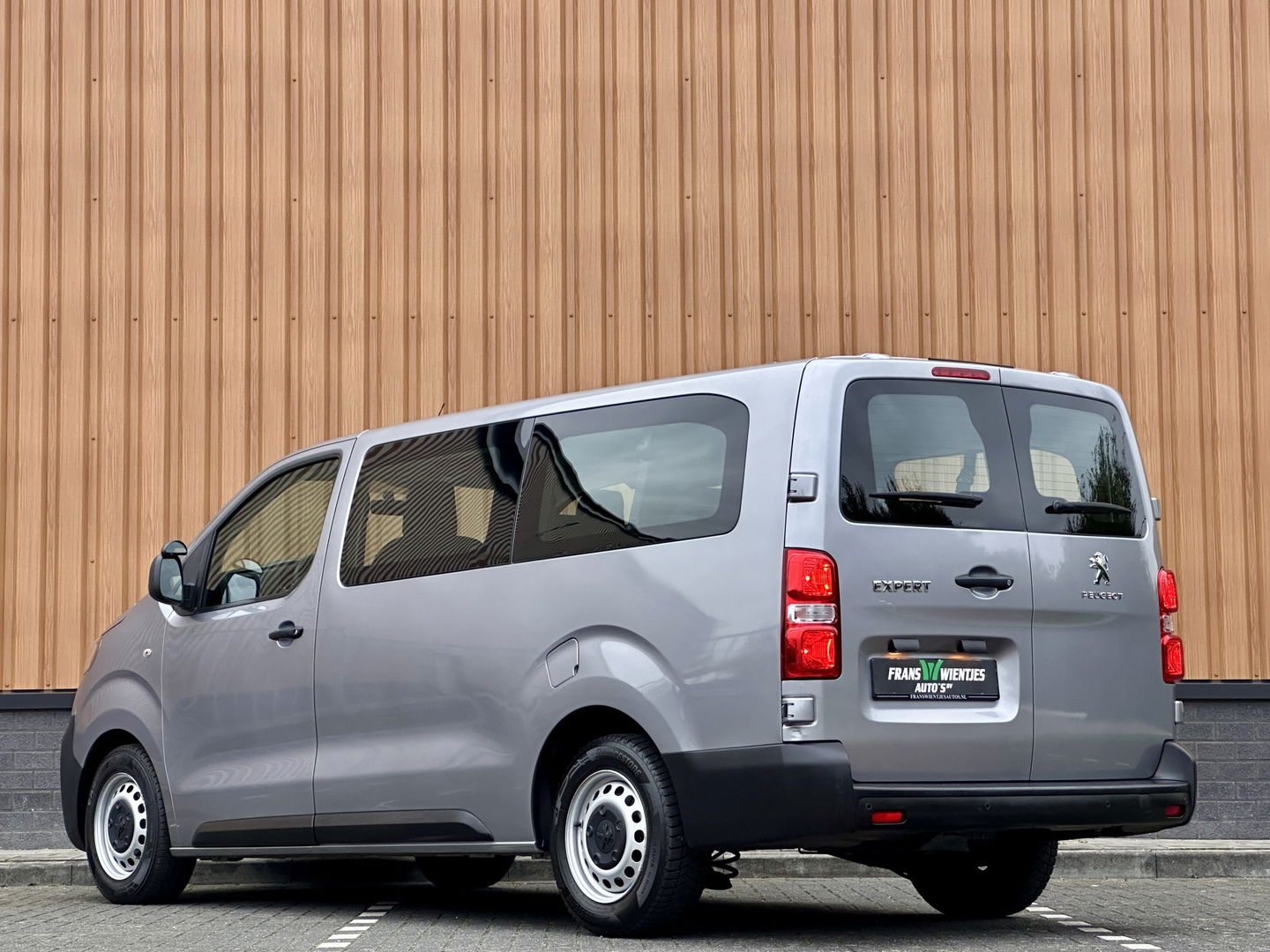 Peugeot Expert Traveller 8P 1.5 BlueHDi 120 Business Long S&S | Exportprijs | Cruise Control | Parkeersensoren Achter | Apple Carplay/Android Auto | Airconditioning | Bluetooth | Navigatie |Stop & Go |