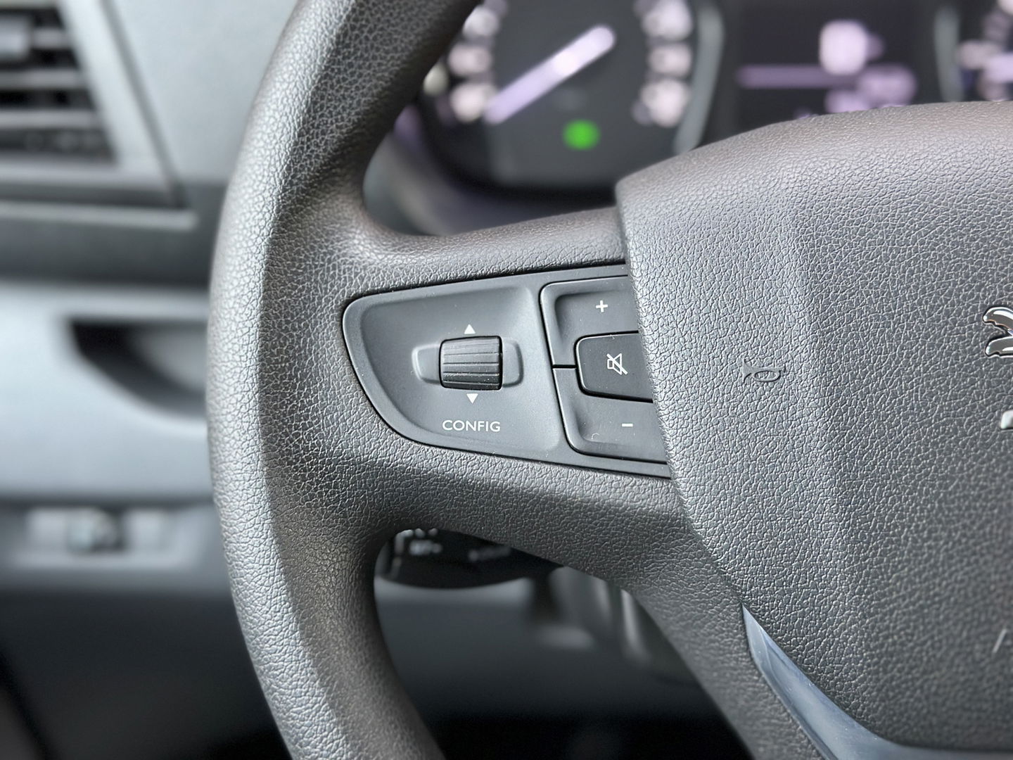 Peugeot Expert Traveller 8P 1.5 BlueHDi 120 Business Long S&S | Exportprijs | Cruise Control | Parkeersensoren Achter | Apple Carplay/Android Auto | Airconditioning | Bluetooth | Navigatie |Stop & Go |