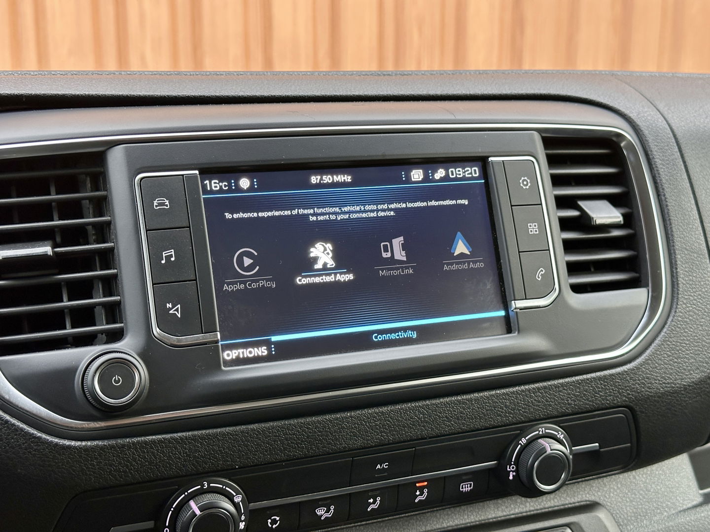 Peugeot Expert Traveller 8P 1.5 BlueHDi 120 Business Long S&S | Exportprijs | Cruise Control | Parkeersensoren Achter | Apple Carplay/Android Auto | Airconditioning | Bluetooth | Navigatie |Stop & Go |