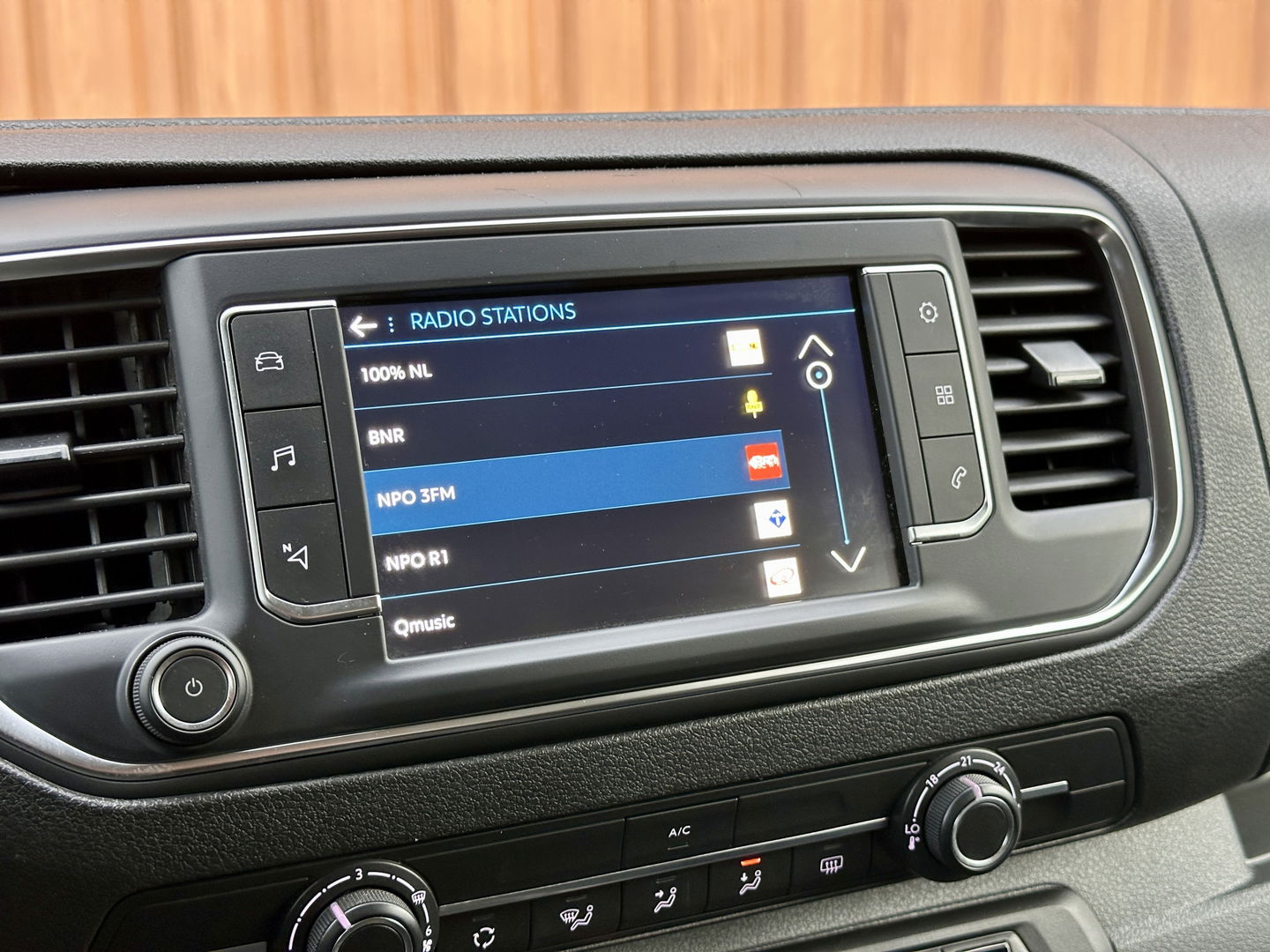 Peugeot Expert Traveller 8P 1.5 BlueHDi 120 Business Long S&S | Exportprijs | Cruise Control | Parkeersensoren Achter | Apple Carplay/Android Auto | Airconditioning | Bluetooth | Navigatie |Stop & Go |