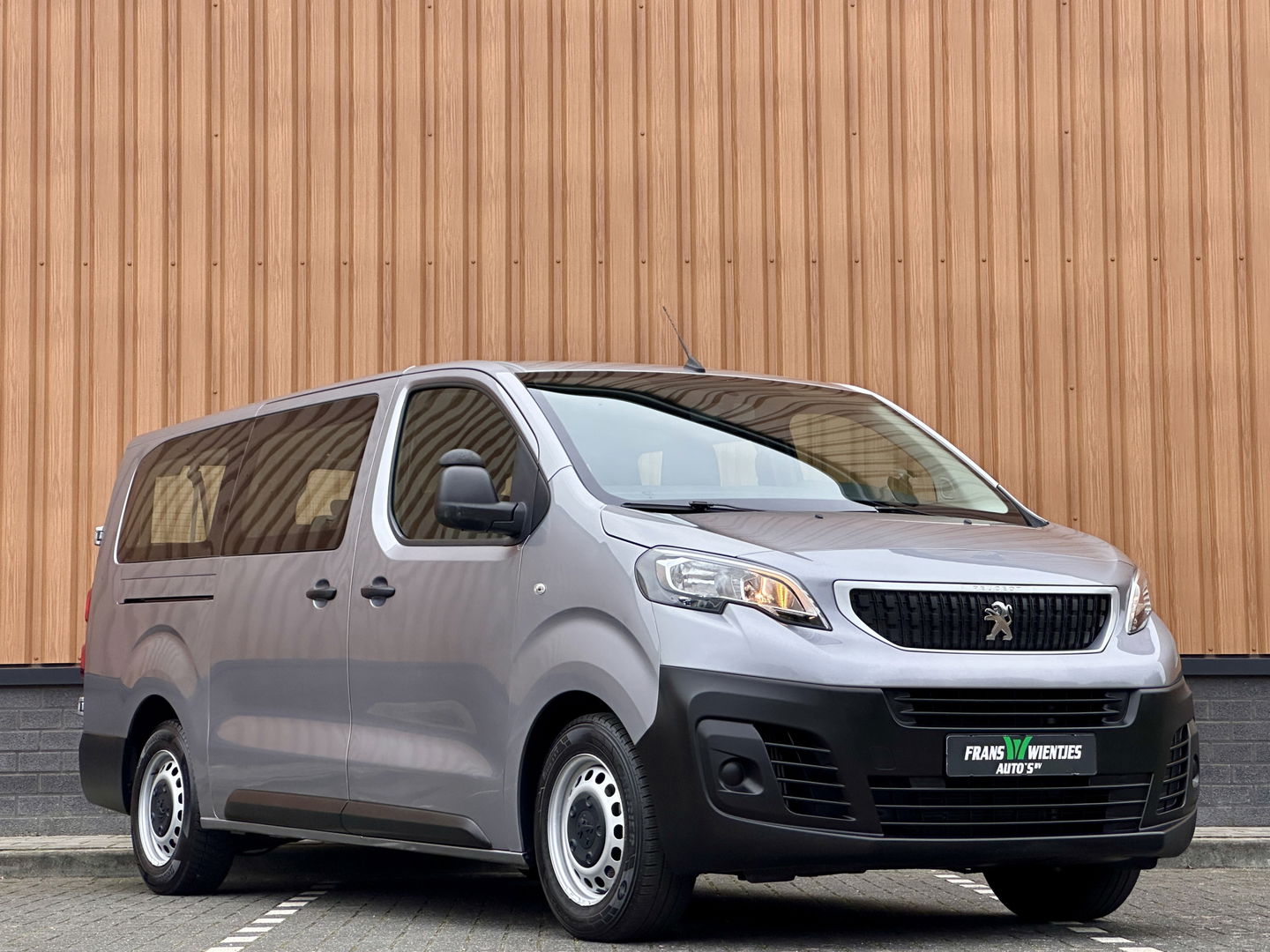 Peugeot Expert Traveller 8P 1.5 BlueHDi 120 Business Long S&S | Exportprijs | Cruise Control | Parkeersensoren Achter | Apple Carplay/Android Auto | Airconditioning | Bluetooth | Navigatie |Stop & Go |