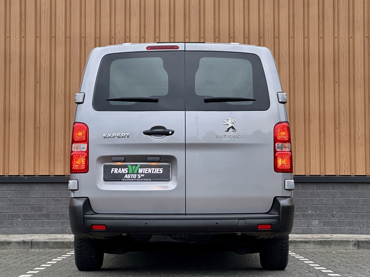 Peugeot Expert Traveller 8P 1.5 BlueHDi 120 Business Long S&S | Exportprijs | Cruise Control | Parkeersensoren Achter | Apple Carplay/Android Auto | Airconditioning | Bluetooth | Navigatie |Stop & Go |