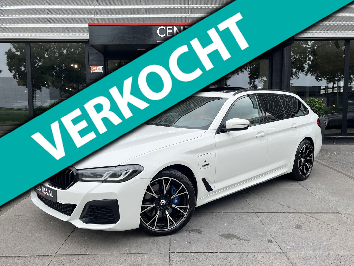 BMW 5 Serie Touring 530e xDrive High Exe M-Sport|Pano|Camera|Leder|Ambient Light|Carplay|Navi|292PK