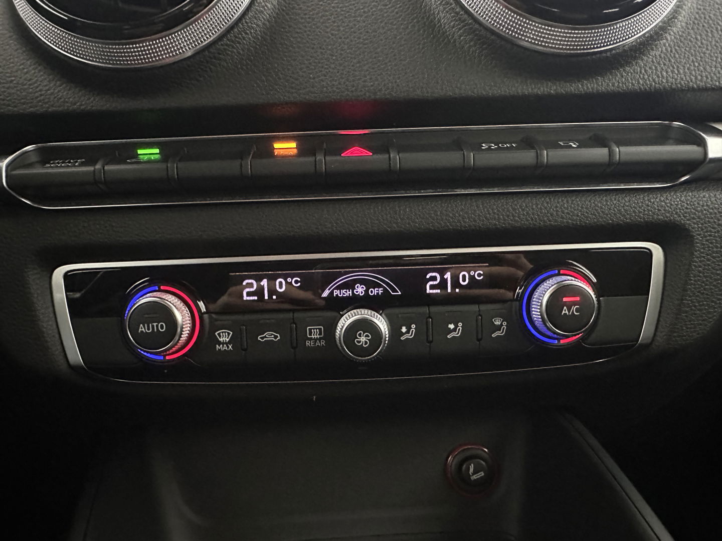 Audi A3 Sportback 1.4 e-tron PHEV Ambition Pro Line plus Aut. *LEATHER-FABRIC | FULL-LED | NAVI-FULLMAP | KEYLESS | SPORT-SEATS | AUDI-SOUND | TOWBAR | 17''ALU*