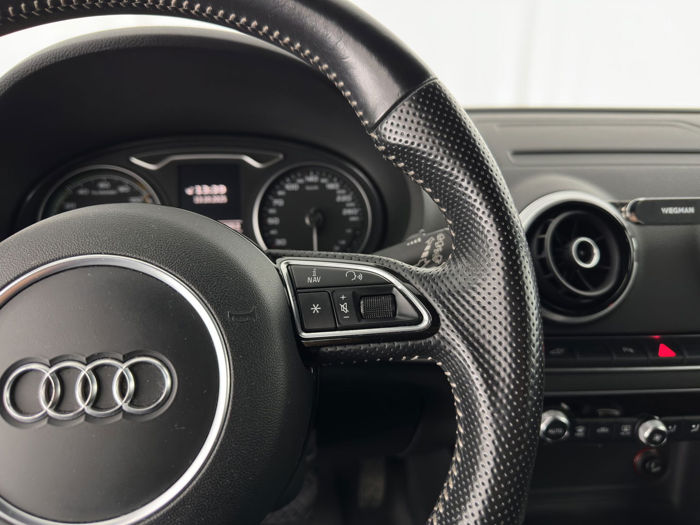 Audi A3 Sportback 1.4 e-tron PHEV Ambition Pro Line plus Aut. *LEATHER-FABRIC | FULL-LED | NAVI-FULLMAP | KEYLESS | SPORT-SEATS | AUDI-SOUND | TOWBAR | 17''ALU*