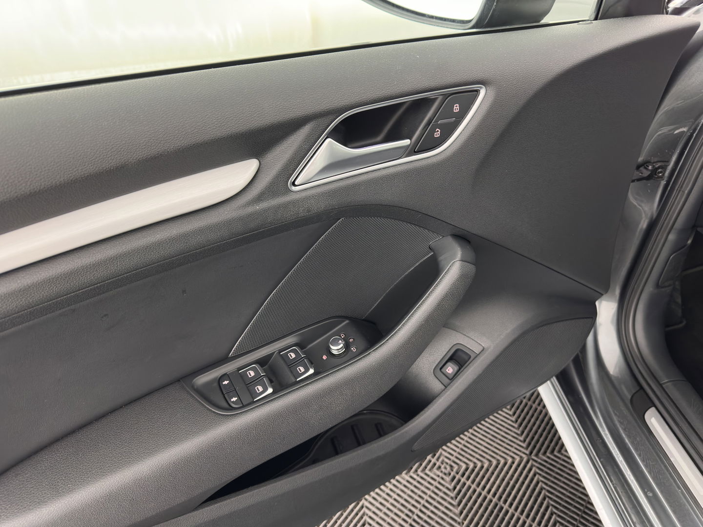 Audi A3 Sportback 1.4 e-tron PHEV Ambition Pro Line plus Aut. *LEATHER-FABRIC | FULL-LED | NAVI-FULLMAP | KEYLESS | SPORT-SEATS | AUDI-SOUND | TOWBAR | 17''ALU*