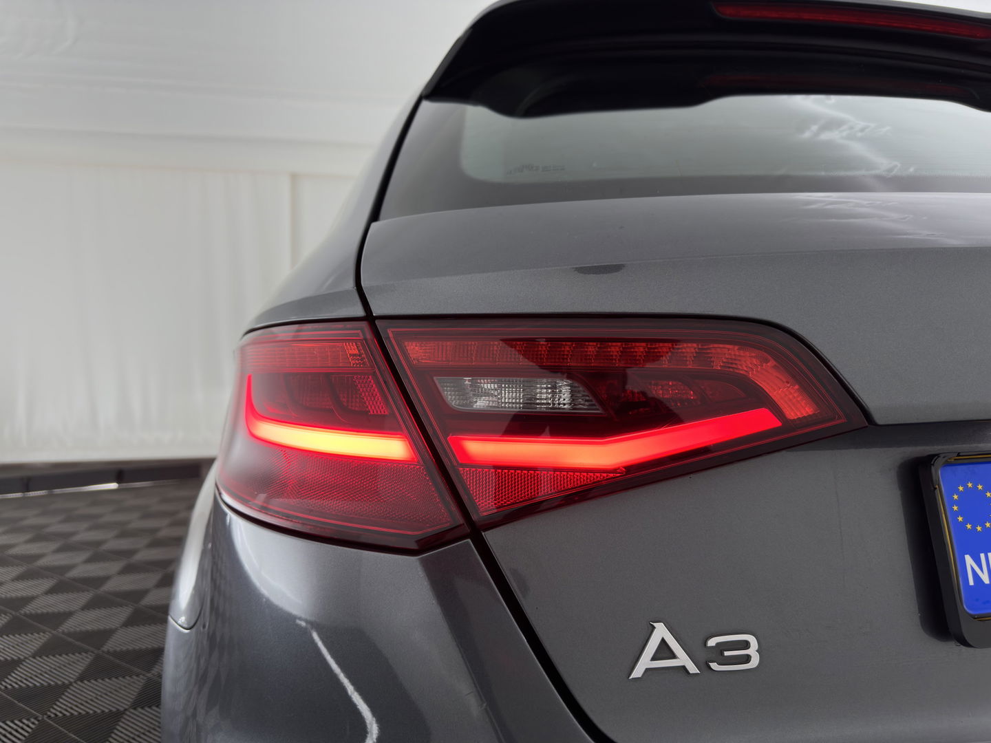 Audi A3 Sportback 1.4 e-tron PHEV Ambition Pro Line plus Aut. *LEATHER-FABRIC | FULL-LED | NAVI-FULLMAP | KEYLESS | SPORT-SEATS | AUDI-SOUND | TOWBAR | 17''ALU*