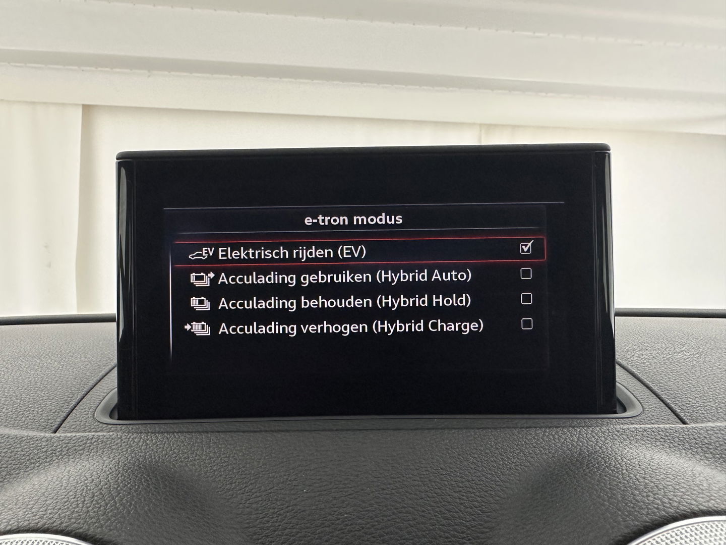 Audi A3 Sportback 1.4 e-tron PHEV Ambition Pro Line plus Aut. *LEATHER-FABRIC | FULL-LED | NAVI-FULLMAP | KEYLESS | SPORT-SEATS | AUDI-SOUND | TOWBAR | 17''ALU*