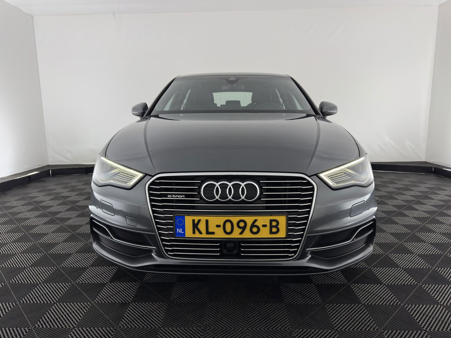 Audi A3 Sportback 1.4 e-tron PHEV Ambition Pro Line plus Aut. *LEATHER-FABRIC | FULL-LED | NAVI-FULLMAP | KEYLESS | SPORT-SEATS | AUDI-SOUND | TOWBAR | 17''ALU*