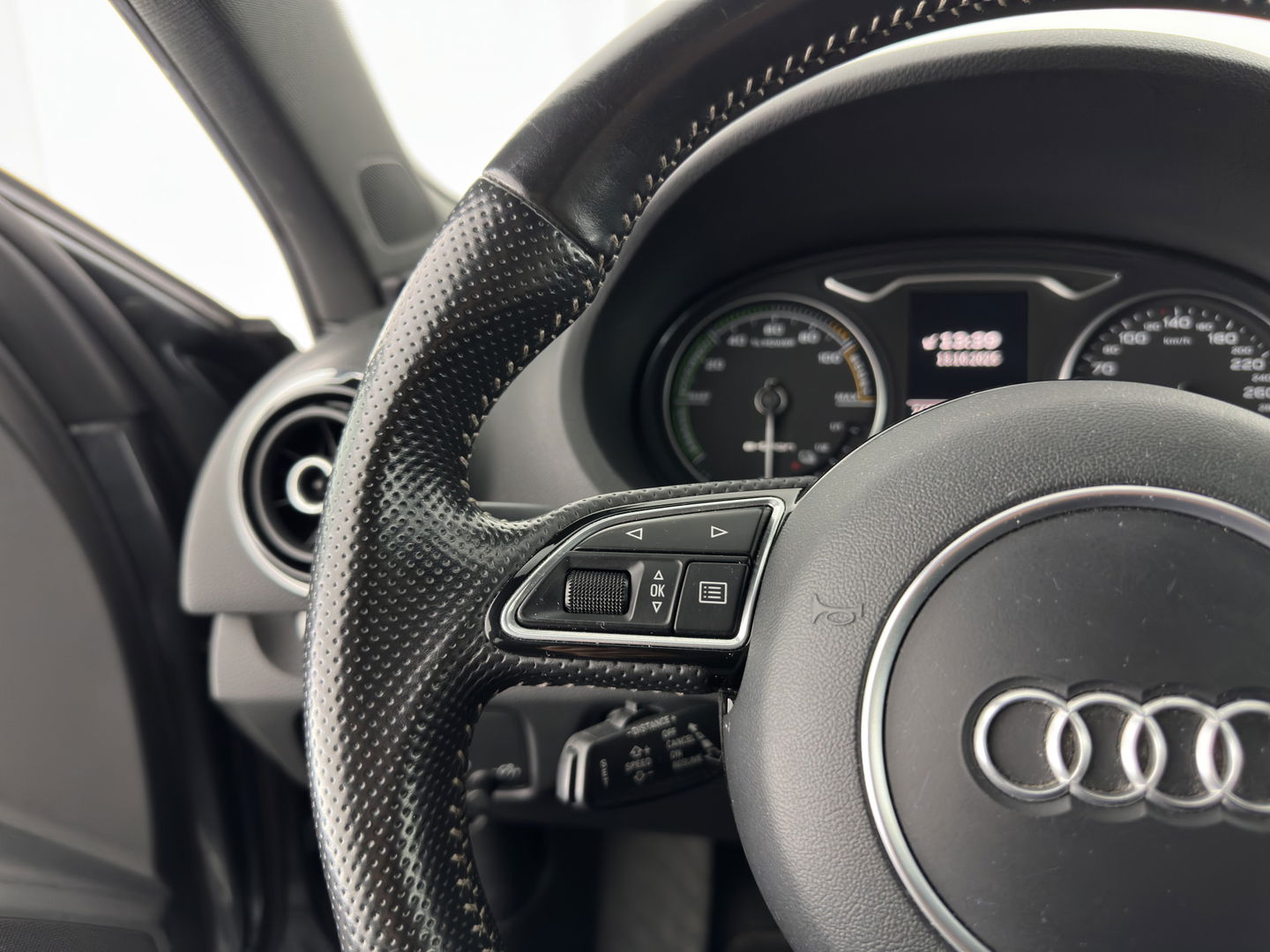 Audi A3 Sportback 1.4 e-tron PHEV Ambition Pro Line plus Aut. *LEATHER-FABRIC | FULL-LED | NAVI-FULLMAP | KEYLESS | SPORT-SEATS | AUDI-SOUND | TOWBAR | 17''ALU*